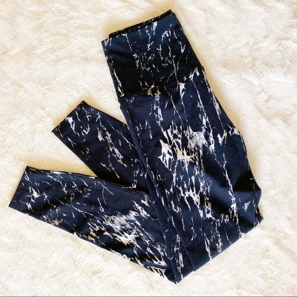Beyond Yoga marble print ankle leggings